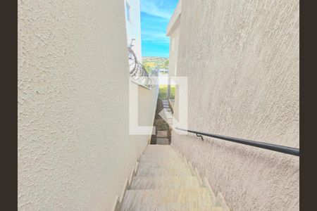 Casa à venda com 119m², 3 quartos e 3 vagasEscada quintal