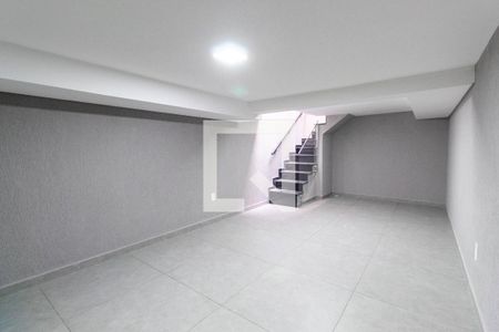 Casa à venda com 220m², 3 quartos e 5 vagasPorão