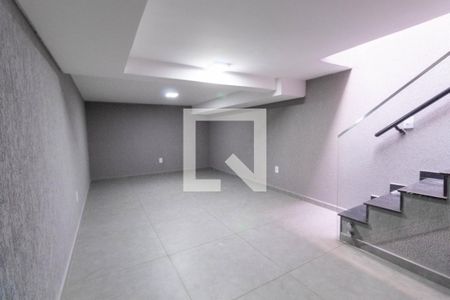 Casa à venda com 220m², 3 quartos e 5 vagasPorão