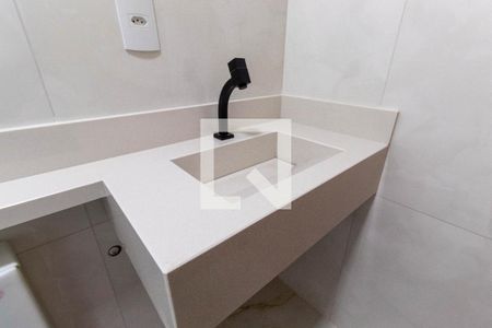 Casa à venda com 220m², 3 quartos e 5 vagasBanheiro da Suíte 2