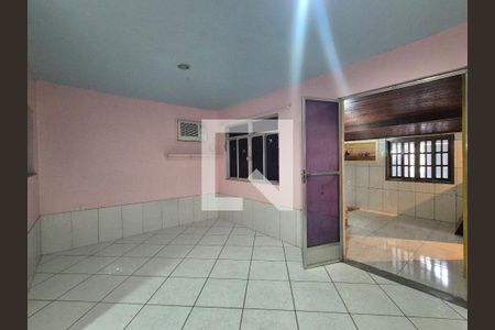 Casa de Condomínio para alugar com 4 quartos, 180m² em Vargem Pequena, Rio de Janeiro