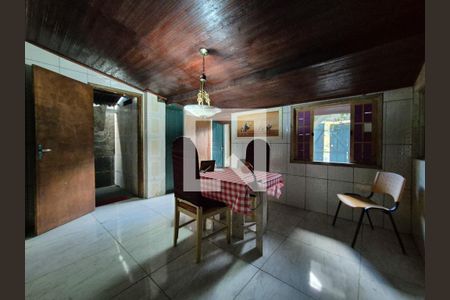 Sala de casa de condomínio para alugar com 3 quartos, 180m² em Vargem Pequena, Rio de Janeiro