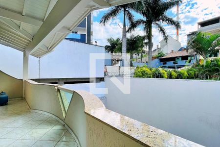 Casa de condomínio à venda com 500m², 6 quartos e 3 vagas Casa de condomínio à venda com 500m², 6 quartos e 3 vagasÁrea comum