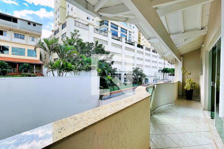 Casa de condomínio à venda com 500m², 6 quartos e 3 vagas Casa de condomínio à venda com 500m², 6 quartos e 3 vagasÁrea comum