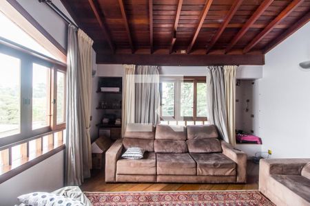 Casa de condomínio à venda com 275m², 4 quartos e 2 vagas Casa de condomínio à venda com 275m², 4 quartos e 2 vagasSala de TV