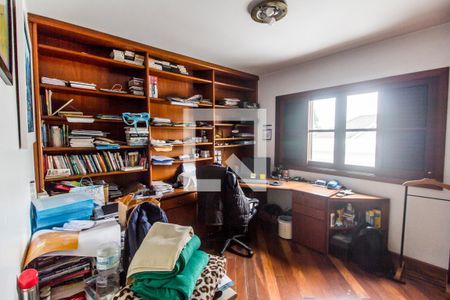 Casa de condomínio à venda com 275m², 4 quartos e 2 vagas Casa de condomínio à venda com 275m², 4 quartos e 2 vagasEscritório