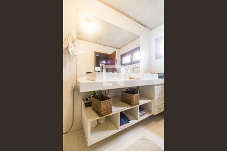 Casa de condomínio à venda com 275m², 4 quartos e 2 vagas Casa de condomínio à venda com 275m², 4 quartos e 2 vagasBanheiro da Suíte 2