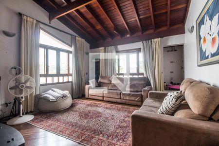 Casa de condomínio à venda com 275m², 4 quartos e 2 vagas Casa de condomínio à venda com 275m², 4 quartos e 2 vagasSala de TV