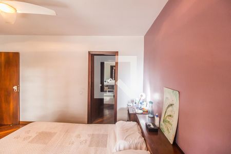 Casa de condomínio à venda com 275m², 4 quartos e 2 vagas Casa de condomínio à venda com 275m², 4 quartos e 2 vagasSuíte 2