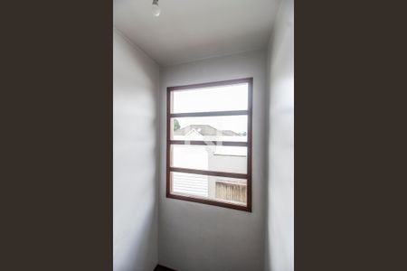 Casa de condomínio à venda com 275m², 4 quartos e 2 vagas Casa de condomínio à venda com 275m², 4 quartos e 2 vagasEscada