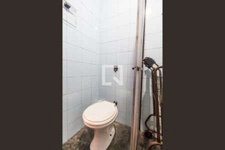 Casa de condomínio à venda com 275m², 4 quartos e 2 vagas Casa de condomínio à venda com 275m², 4 quartos e 2 vagasBanheiro de serviço