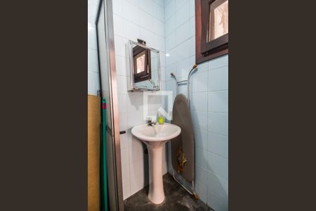 Casa de condomínio à venda com 275m², 4 quartos e 2 vagas Casa de condomínio à venda com 275m², 4 quartos e 2 vagasBanheiro de serviço