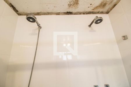 Casa de condomínio à venda com 275m², 4 quartos e 2 vagas Casa de condomínio à venda com 275m², 4 quartos e 2 vagasDetalhe do Banheiro da Suite