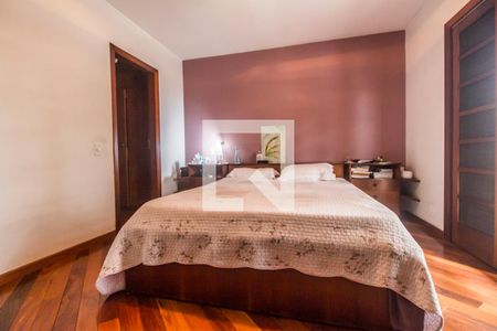 Casa de condomínio à venda com 275m², 4 quartos e 2 vagas Casa de condomínio à venda com 275m², 4 quartos e 2 vagasSuíte 2