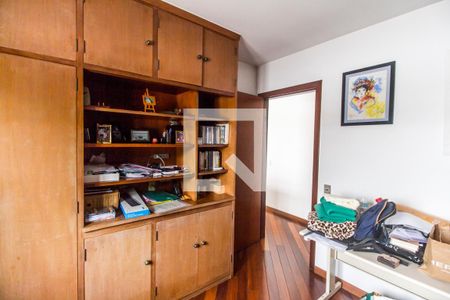 Casa de condomínio à venda com 275m², 4 quartos e 2 vagas Casa de condomínio à venda com 275m², 4 quartos e 2 vagasEscritório