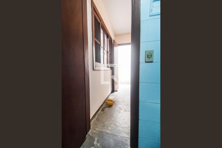 Casa de condomínio à venda com 275m², 4 quartos e 2 vagas Casa de condomínio à venda com 275m², 4 quartos e 2 vagasBanheiro de serviço