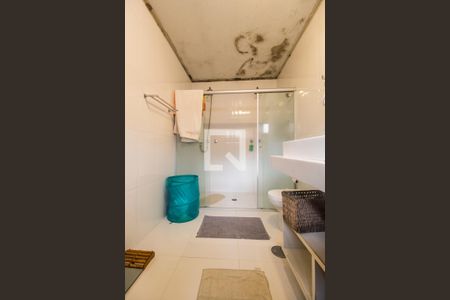 Casa de condomínio à venda com 275m², 4 quartos e 2 vagas Casa de condomínio à venda com 275m², 4 quartos e 2 vagasBanheiro da Suíte 2