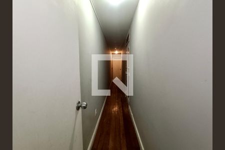 Apartamento à venda com 225m², 4 quartos e 1 vaga Apartamento à venda com 225m², 4 quartos e 1 vagaCorredor em