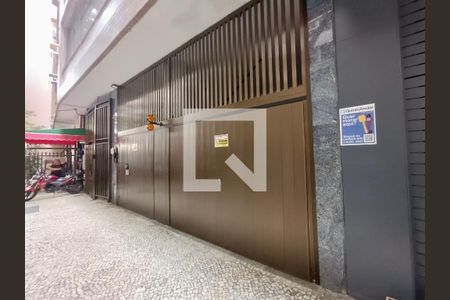 Apartamento à venda com 225m², 4 quartos e 1 vaga Apartamento à venda com 225m², 4 quartos e 1 vagaFachada com cartaz QA