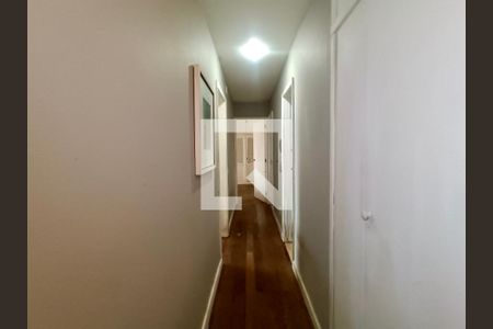 Apartamento à venda com 225m², 4 quartos e 1 vaga Apartamento à venda com 225m², 4 quartos e 1 vagaCorredor em