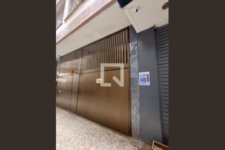 Apartamento à venda com 225m², 4 quartos e 1 vaga Apartamento à venda com 225m², 4 quartos e 1 vagaFachada com cartaz QA