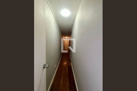 Apartamento à venda com 225m², 4 quartos e 1 vaga Apartamento à venda com 225m², 4 quartos e 1 vagaCorredor em