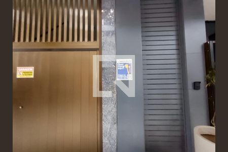 Apartamento à venda com 225m², 4 quartos e 1 vaga Apartamento à venda com 225m², 4 quartos e 1 vagaFachada com cartaz QA