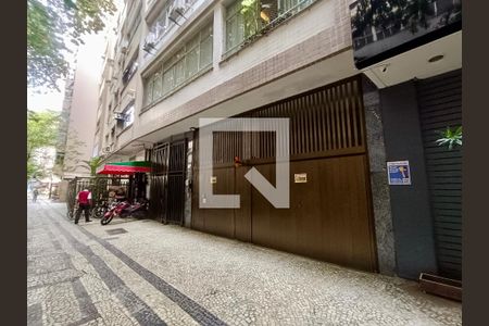 Apartamento à venda com 225m², 4 quartos e 1 vaga Apartamento à venda com 225m², 4 quartos e 1 vagaFachada com cartaz QA