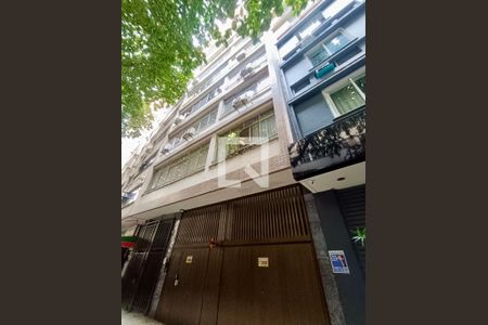 Apartamento à venda com 225m², 4 quartos e 1 vaga Apartamento à venda com 225m², 4 quartos e 1 vagaFachada com cartaz QA