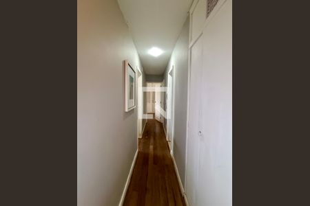 Apartamento à venda com 225m², 4 quartos e 1 vaga Apartamento à venda com 225m², 4 quartos e 1 vagaCorredor em