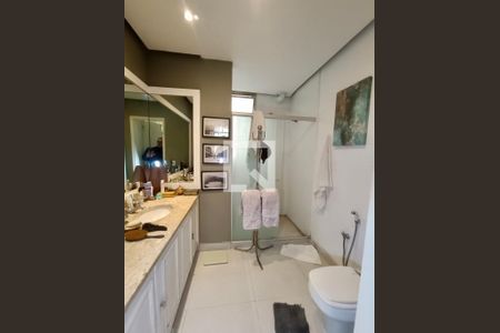 Apartamento à venda com 225m², 4 quartos e 1 vaga Apartamento à venda com 225m², 4 quartos e 1 vagaSuíte 1 banheiro