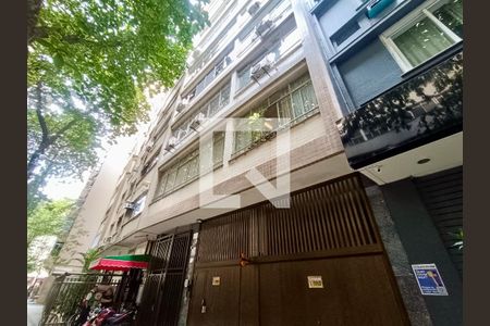 Apartamento à venda com 225m², 4 quartos e 1 vaga Apartamento à venda com 225m², 4 quartos e 1 vagaFachada com cartaz QA
