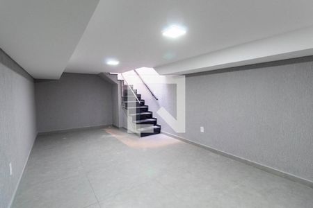 Casa à venda com 220m², 3 quartos e 5 vagas Casa à venda com 220m², 3 quartos e 5 vagasPorão