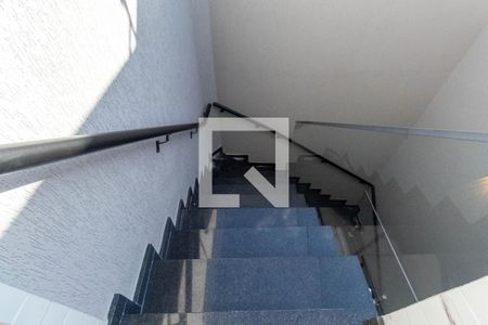 Casa à venda com 220m², 3 quartos e 5 vagas Casa à venda com 220m², 3 quartos e 5 vagasEscada