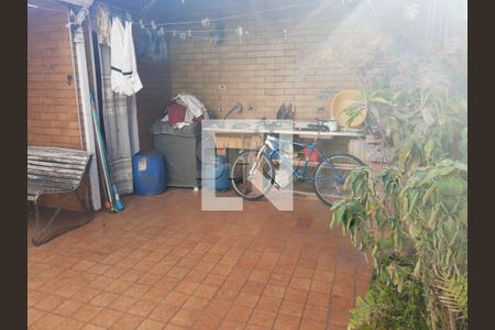 Casa à venda com 240m², 3 quartos e 2 vagas
