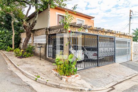 Casa à venda com 205m², 3 quartos e 2 vagas Casa à venda com 205m², 3 quartos e 2 vagasFachada