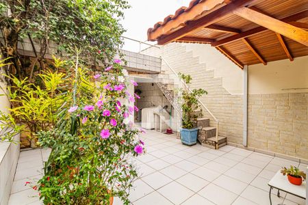 Casa à venda com 205m², 3 quartos e 2 vagas Casa à venda com 205m², 3 quartos e 2 vagasQuintal