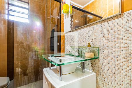 Casa à venda com 205m², 3 quartos e 2 vagas Casa à venda com 205m², 3 quartos e 2 vagasBanheiro social