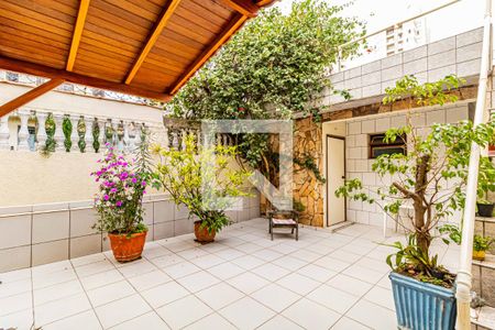 Casa à venda com 205m², 3 quartos e 2 vagas Casa à venda com 205m², 3 quartos e 2 vagasQuintal