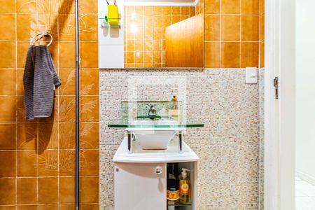 Casa à venda com 205m², 3 quartos e 2 vagas Casa à venda com 205m², 3 quartos e 2 vagasBanheiro social