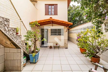 Casa à venda com 205m², 3 quartos e 2 vagas Casa à venda com 205m², 3 quartos e 2 vagasQuintal