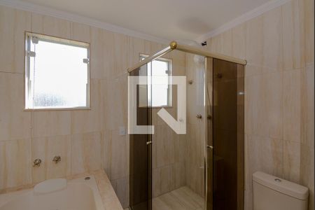 Casa à venda com 227m², 3 quartos e 5 vagasBanheiro da Suíte 1