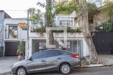Casa à venda com 255m², 3 quartos e 2 vagas Casa à venda com 255m², 3 quartos e 2 vagasFachada