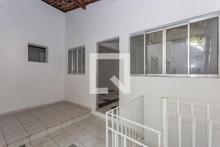 Casa à venda com 255m², 3 quartos e 2 vagas Casa à venda com 255m², 3 quartos e 2 vagasHall