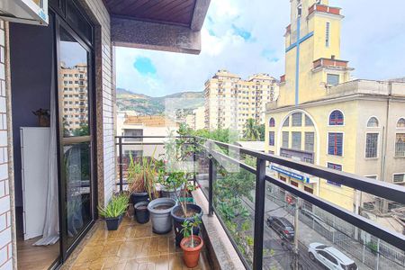 Apartamento à venda com 142m², 4 quartos e 3 vagasVaranda Quarto 2 