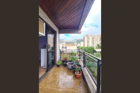 Apartamento à venda com 142m², 4 quartos e 3 vagasVaranda Quarto 2 