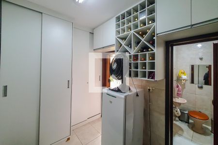 Casa à venda com 201m², 4 quartos e 2 vagas Casa à venda com 201m², 4 quartos e 2 vagasQuarto de Serviço