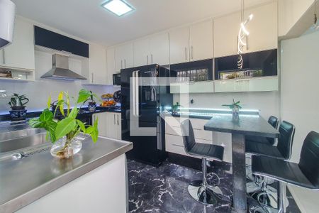 Casa à venda com 201m², 4 quartos e 2 vagas Casa à venda com 201m², 4 quartos e 2 vagascozinha