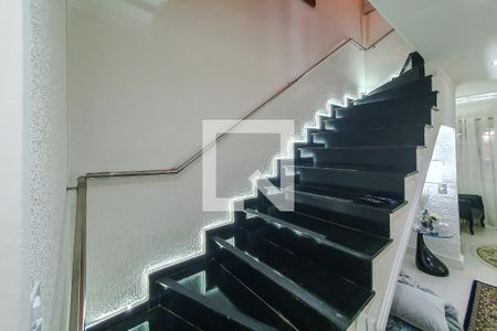 Casa à venda com 201m², 4 quartos e 2 vagas Casa à venda com 201m², 4 quartos e 2 vagasescada