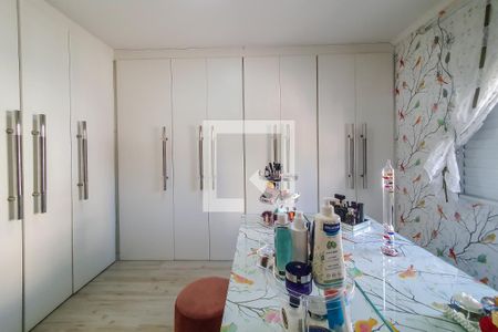 Casa à venda com 201m², 4 quartos e 2 vagas Casa à venda com 201m², 4 quartos e 2 vagasQuarto 2 closet